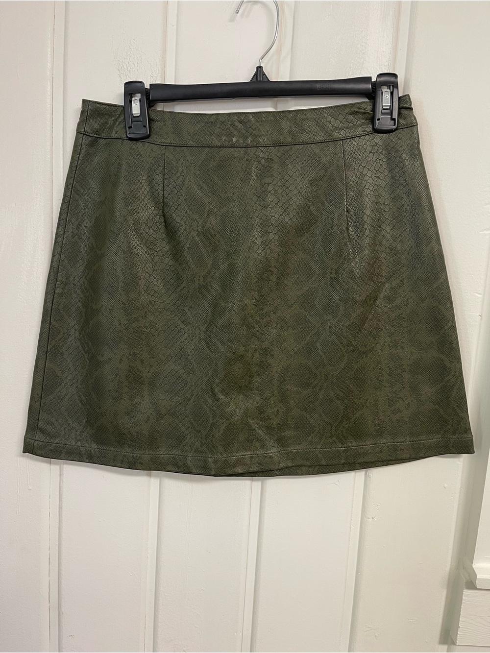 BB Dakota Olive Green Faux Leather Snake Print A-Line Mini Skirt Size 4